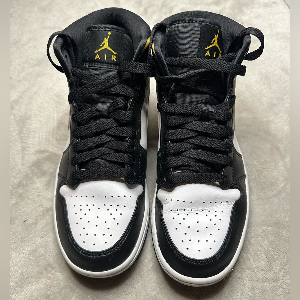 Men’s Air Jordan 1s Mid ‘Black University Gold’